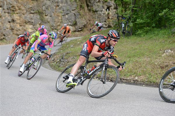 Cadel Evans descends